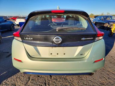 Vista de 2018 NISSAN LEAF SV, ángulo 6