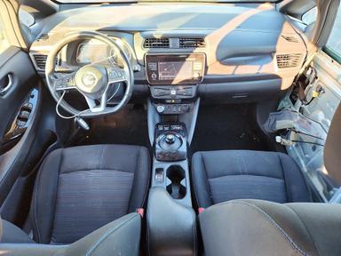 Vista de 2018 NISSAN LEAF SV, ángulo 8