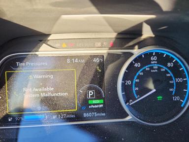 Vista de 2018 NISSAN LEAF SV, ángulo 9