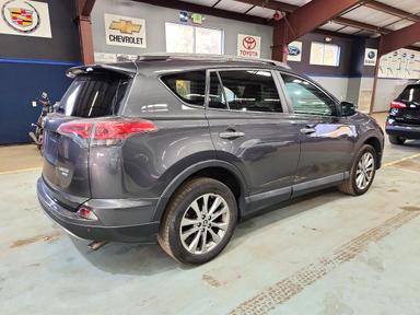 Vue de 2017 TOYOTA RAV4 LIMITED, angle 3