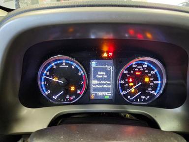 Vue de 2017 TOYOTA RAV4 LIMITED, angle 9