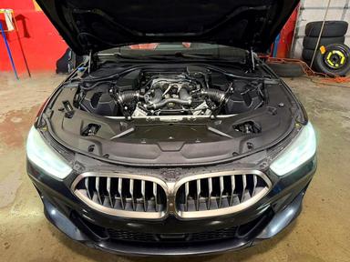 2020 BMW M850XI view, angle 7