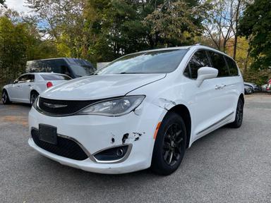 منظر 2020 CHRYSLER PACIFICA TOURING L، زاوية 2