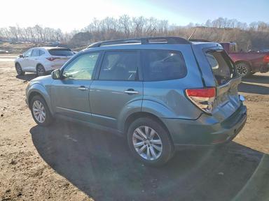 Vista de 2013 SUBARU FORESTER 2.5X PREMIUM, ángulo 2
