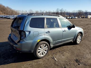 Vista de 2013 SUBARU FORESTER 2.5X PREMIUM, ángulo 3
