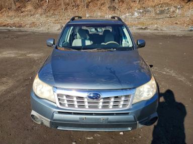 Vista de 2013 SUBARU FORESTER 2.5X PREMIUM, ángulo 5