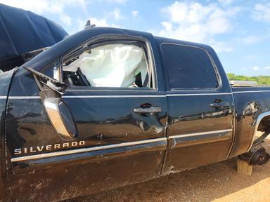 Vue de 2011 CHEVROLET SILVERADO K1500 LT, angle 7
