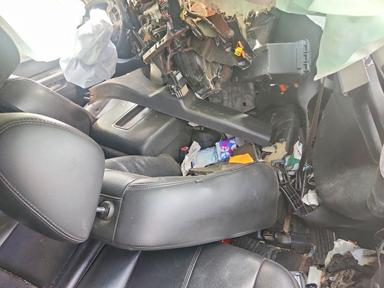 Vue de 2011 CHEVROLET SILVERADO K1500 LT, angle 8