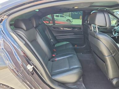 Вид 2014 BMW 750 LI, угол 10