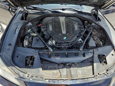 Вид 2014 BMW 750 LI, угол 11