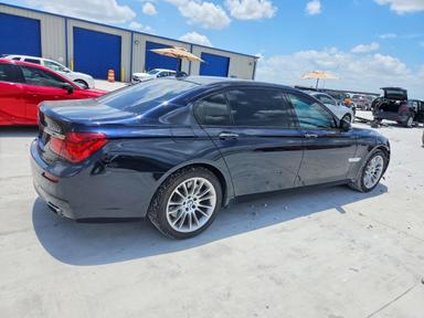 Вид 2014 BMW 750 LI, угол 3