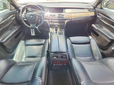 Вид 2014 BMW 750 LI, угол 8