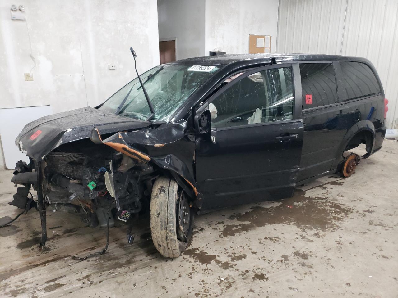 منظر 2014 DODGE CARAVAN SE، زاوية 1