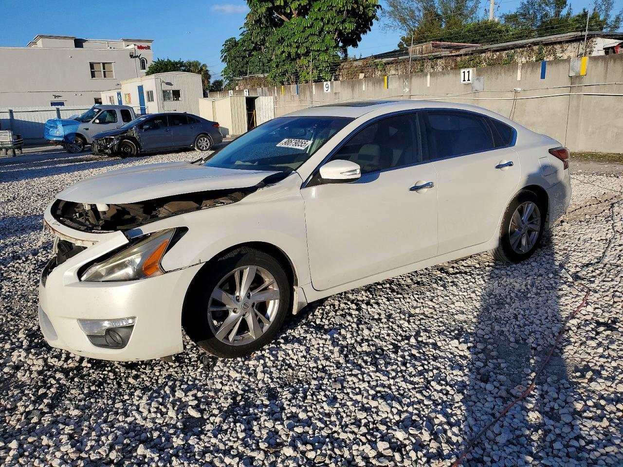 Vue de 2015 NISSAN ALTIMA 2.5 SV, angle 1