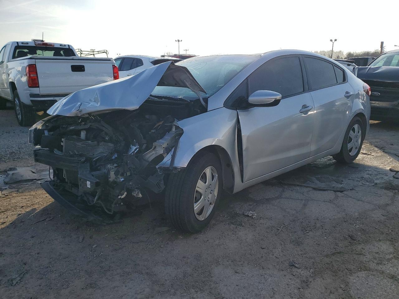 Вид 2017 KIA FORTE LX, угол 1