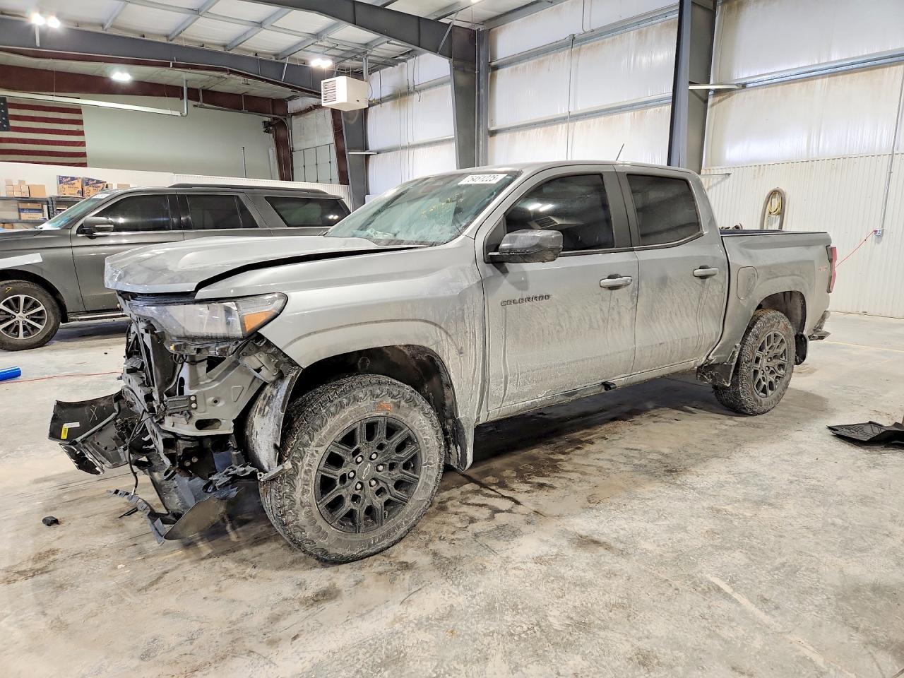 منظر 2023 CHEVROLET COLORADO T، زاوية 1