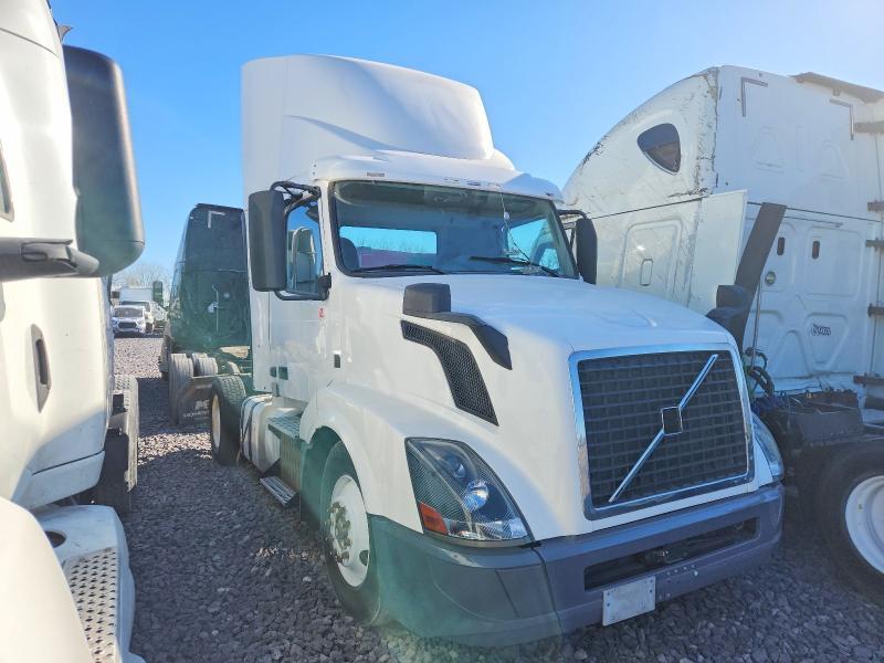 2012 VOLVO VNL SEMI TRUCK