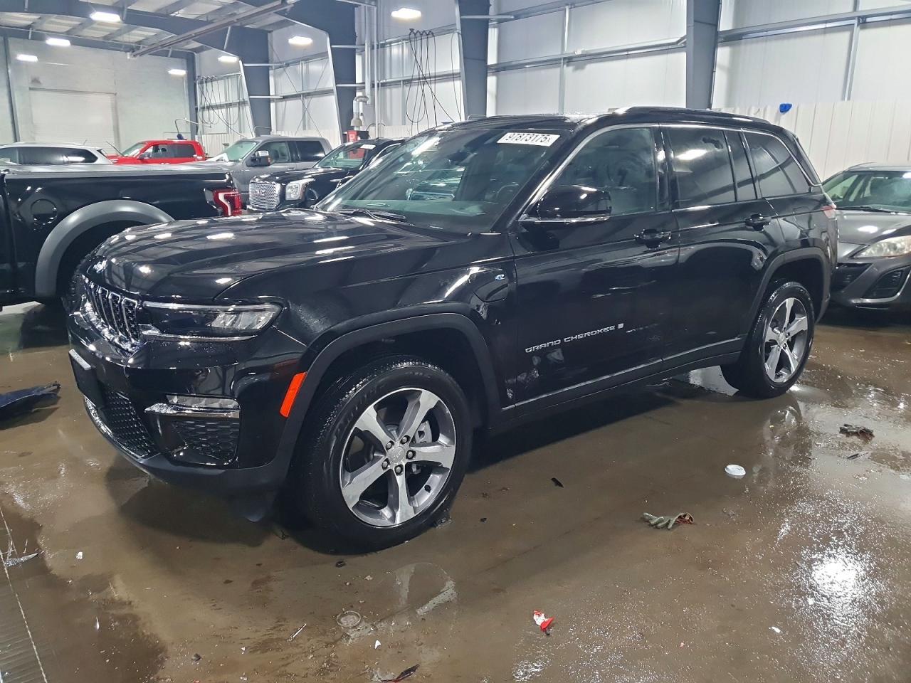 2024 JEEP GRAND CHEROKEE LIMITED 4XE view, angle 1