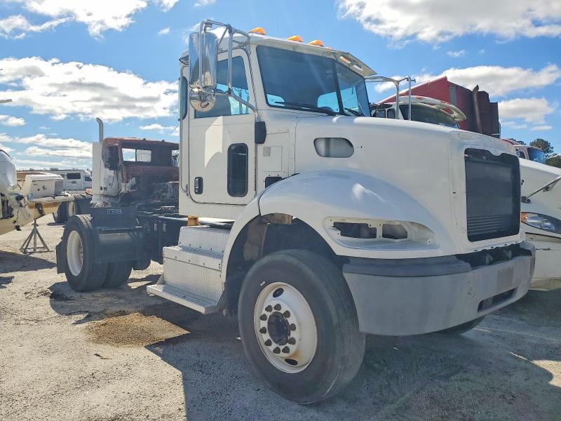 2016 PETERBILT 382 SEMI TRUCK