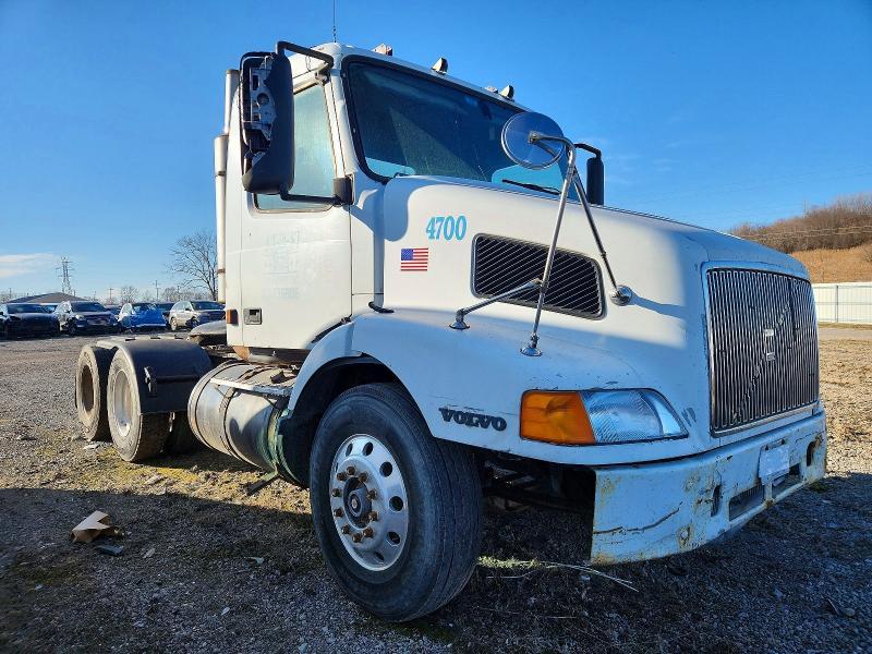 2000 VOLVO VNM SEMI TRUCK