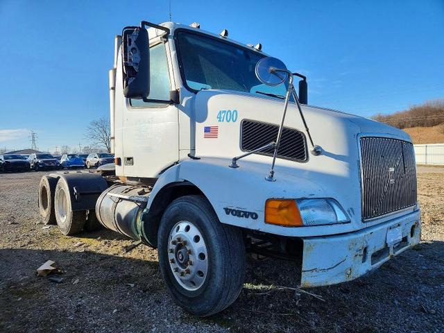 2000 VOLVO VNM SEMI TRUCK