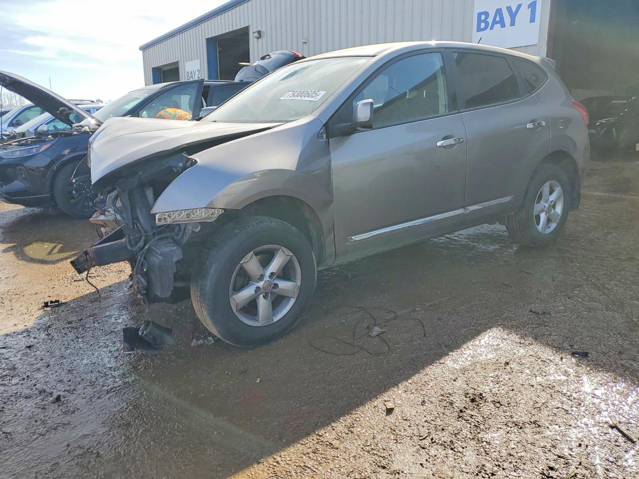 Vue de 2013 NISSAN ROGUE S, angle 1
