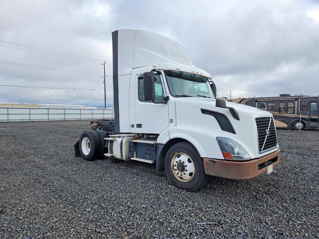 2018 VOLVO VNL SEMI TRUCK