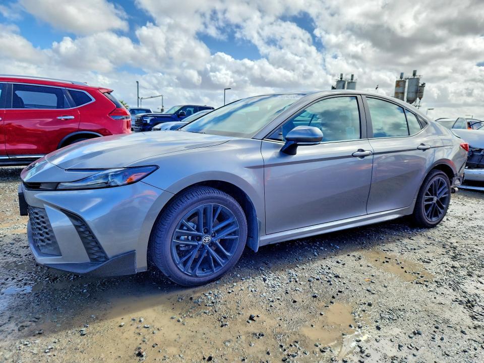 2025 TOYOTA CAMRY XSE  
