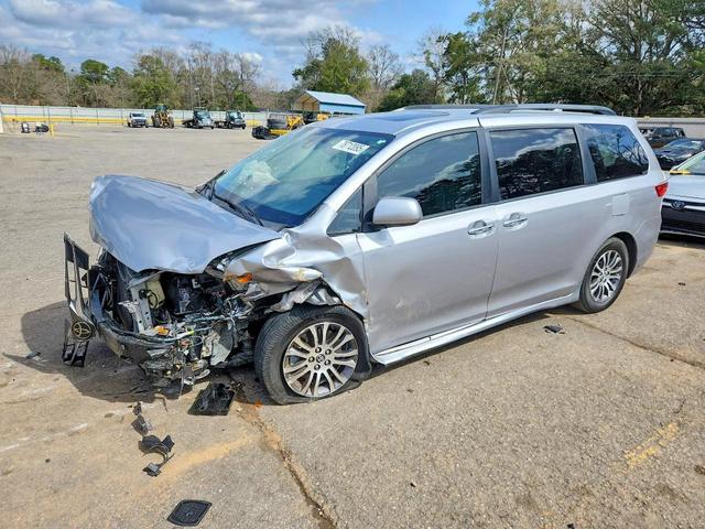 2018 TOYOTA SIENNA XLE PREMIUM 8-PASSENGER  
