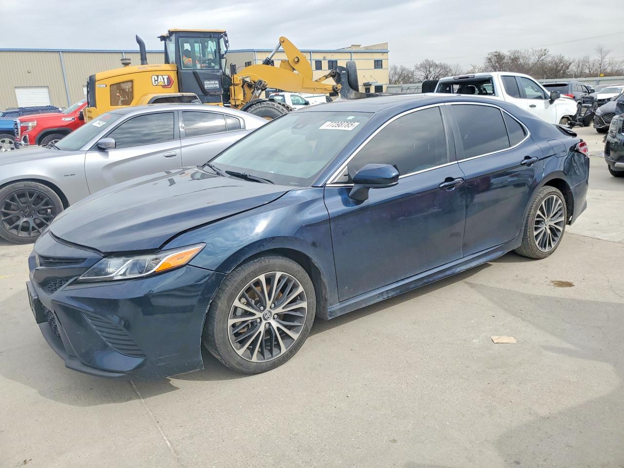 Vista de 2020 TOYOTA CAMRY SE, ángulo 1