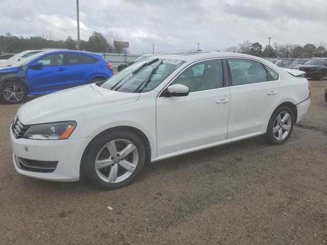 2013 VOLKSWAGEN PASSAT SE  