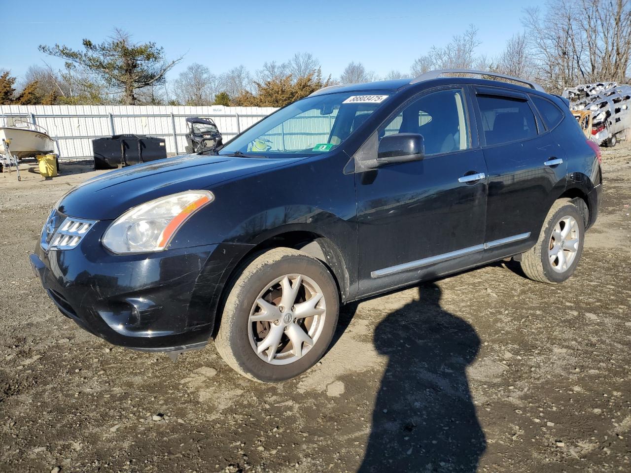 Вид 2011 NISSAN ROGUE S, угол 1