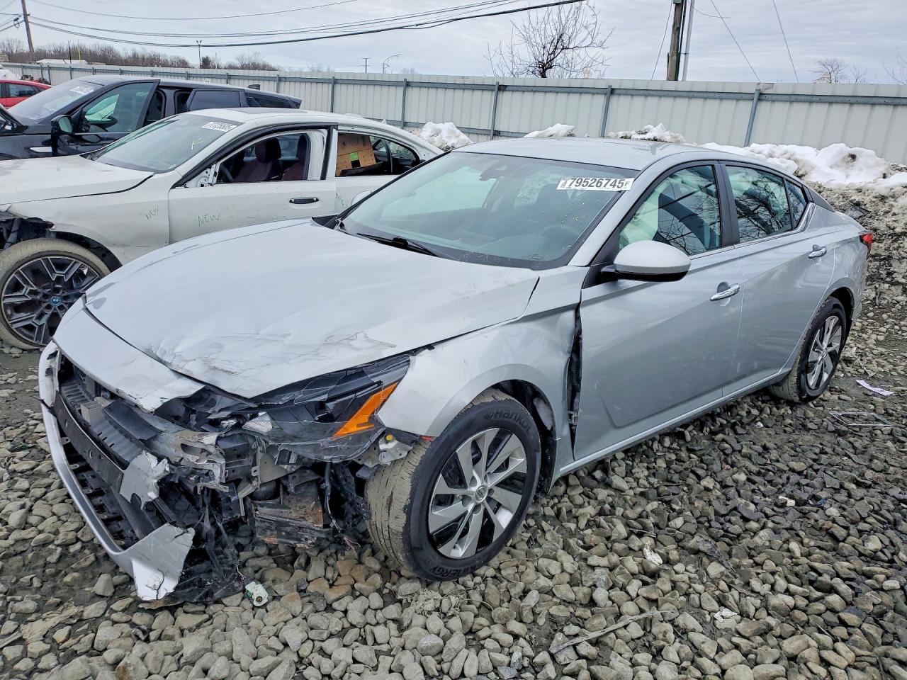 Vue de 2022 NISSAN ALTIMA 2.5 S, angle 1