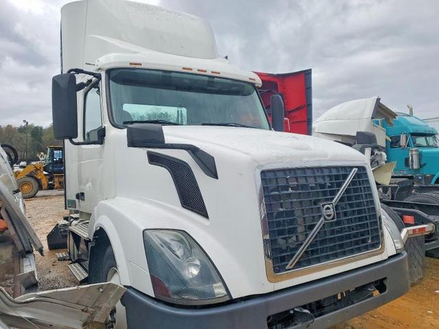 2017 VOLVO VNL SEMI TRUCK