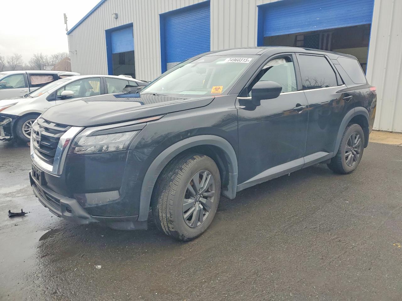 Vue de 2023 NISSAN PATHFINDER S, angle 1