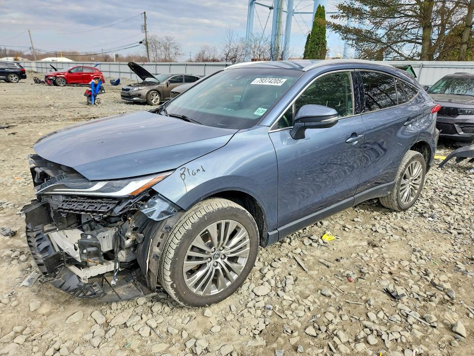 2022 TOYOTA VENZA XLE  