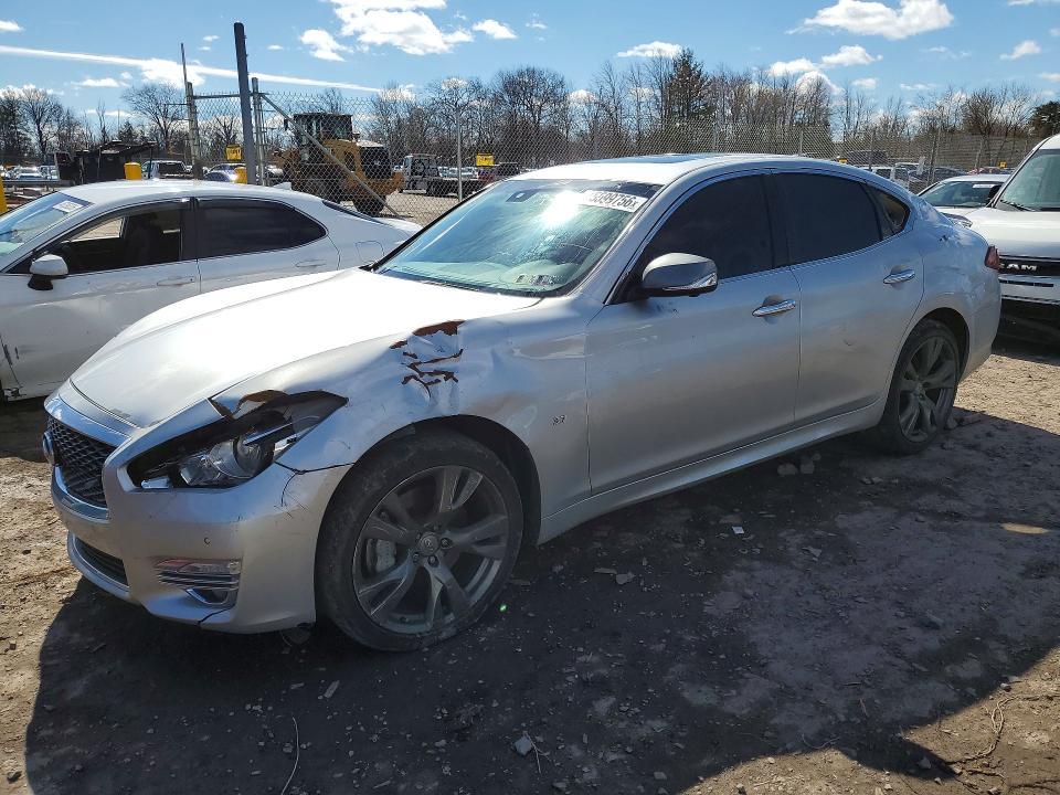 2015 INFINITI Q70 37  