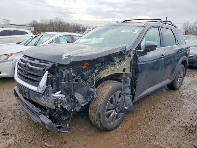 2025 NISSAN PATHFINDER SV  