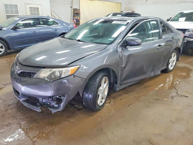 2014 TOYOTA CAMRY SE  