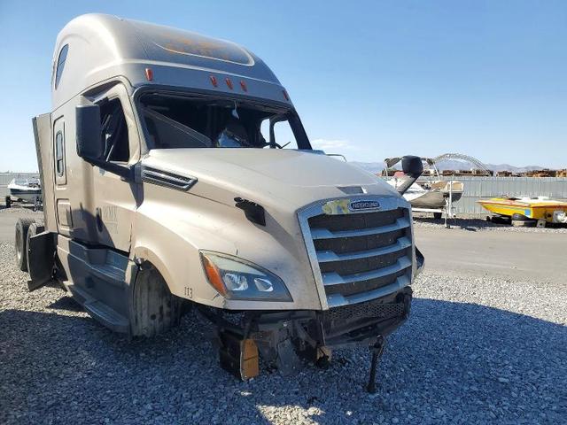 2019 FREIGHTLINER CASCADIA 126 SEMI TRUCK