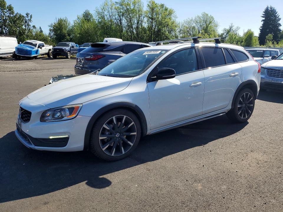 2017 VOLVO V60 CROSS COUNTRY PREMIER  