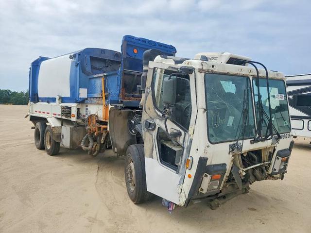 2018 MACK REFUSE TRUCK