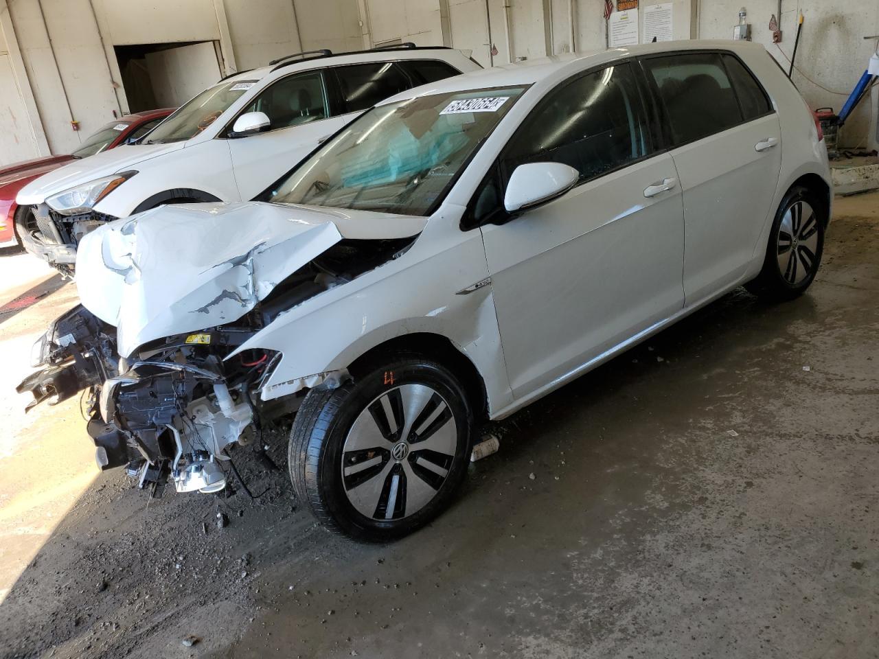 Vista de 2019 VOLKSWAGEN E-GOLF SE, ángulo 1