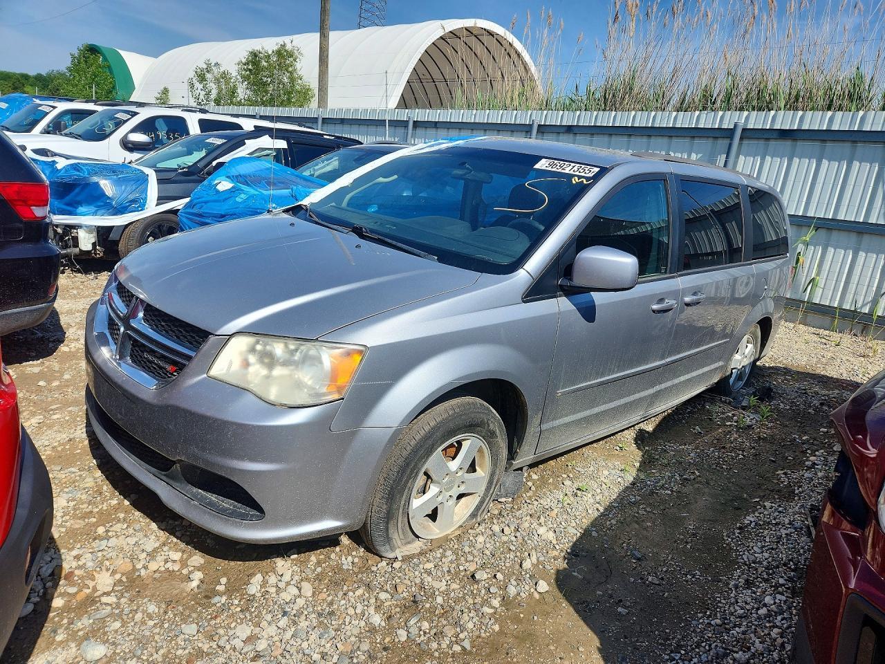 2013 DODGE GRAND CARAVAN SXT view, angle 1