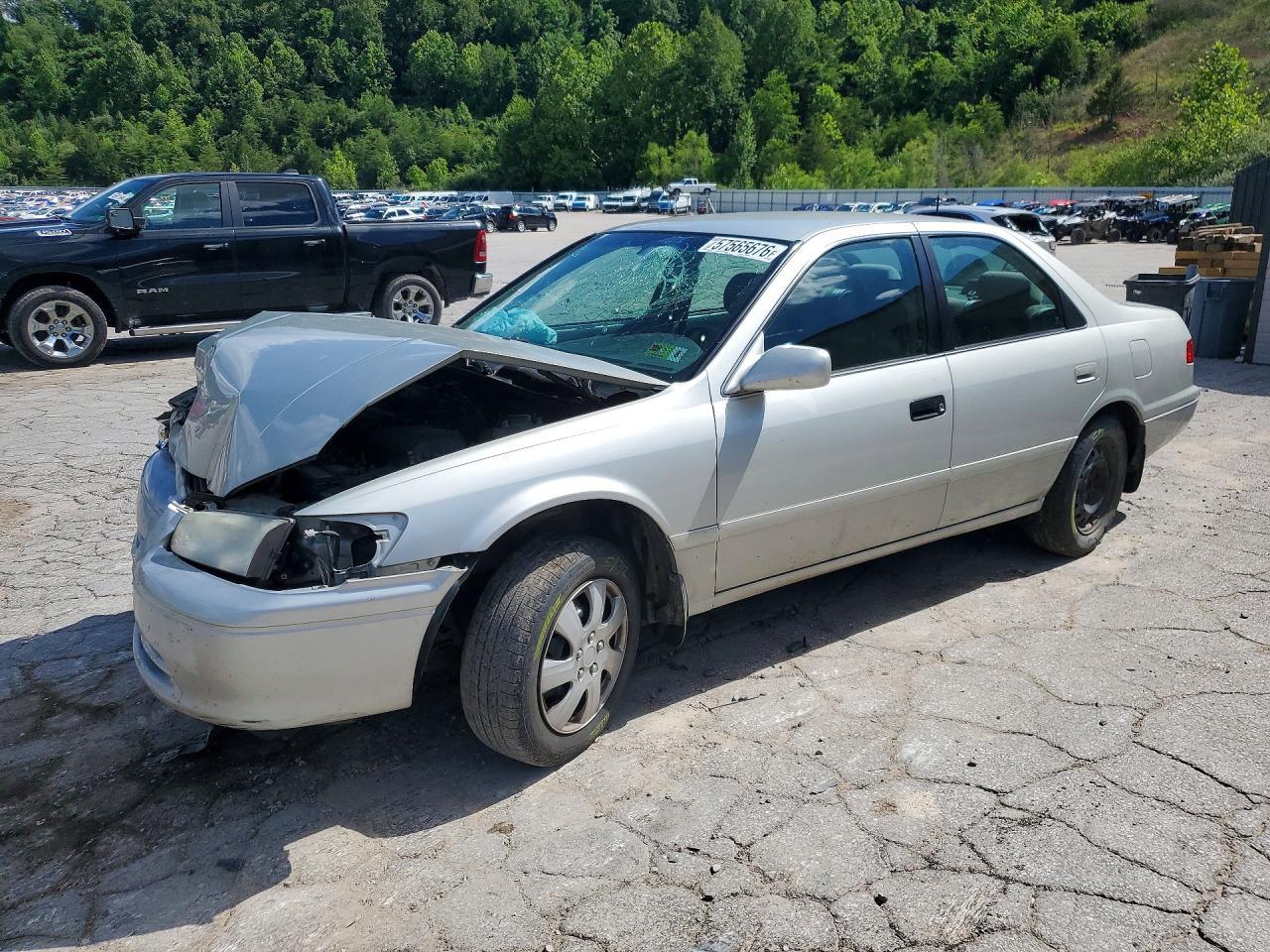 Вид 2001 TOYOTA CAMRY, угол 1