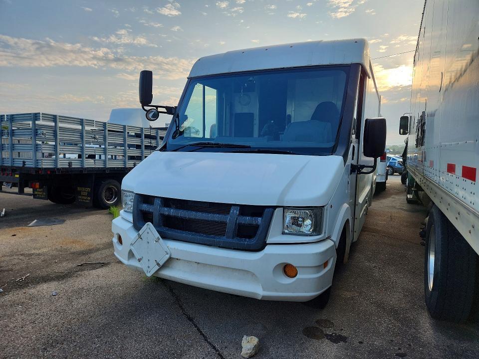 2013 ISUZU NPR HD - DELIVERY VAN
