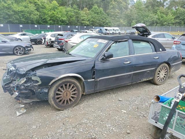 2003 LINCOLN TOWN CAR EXECUTIVE  