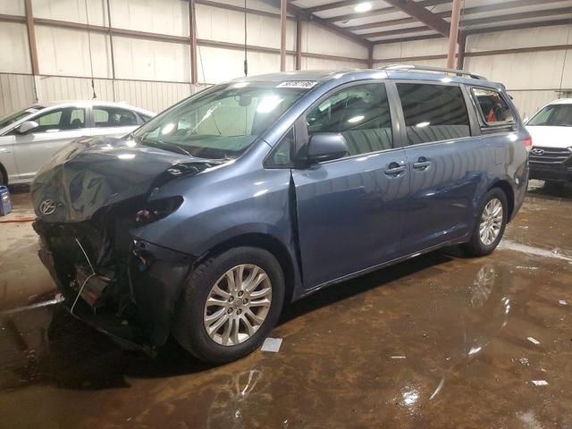 2014 TOYOTA SIENNA XLE 8-PASSENGER  