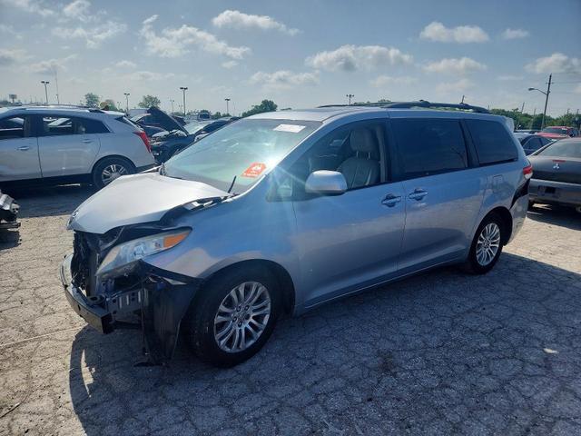 2013 TOYOTA SIENNA XLE 8-PASSENGER  