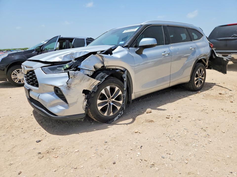 2023 TOYOTA HIGHLANDER XLE  